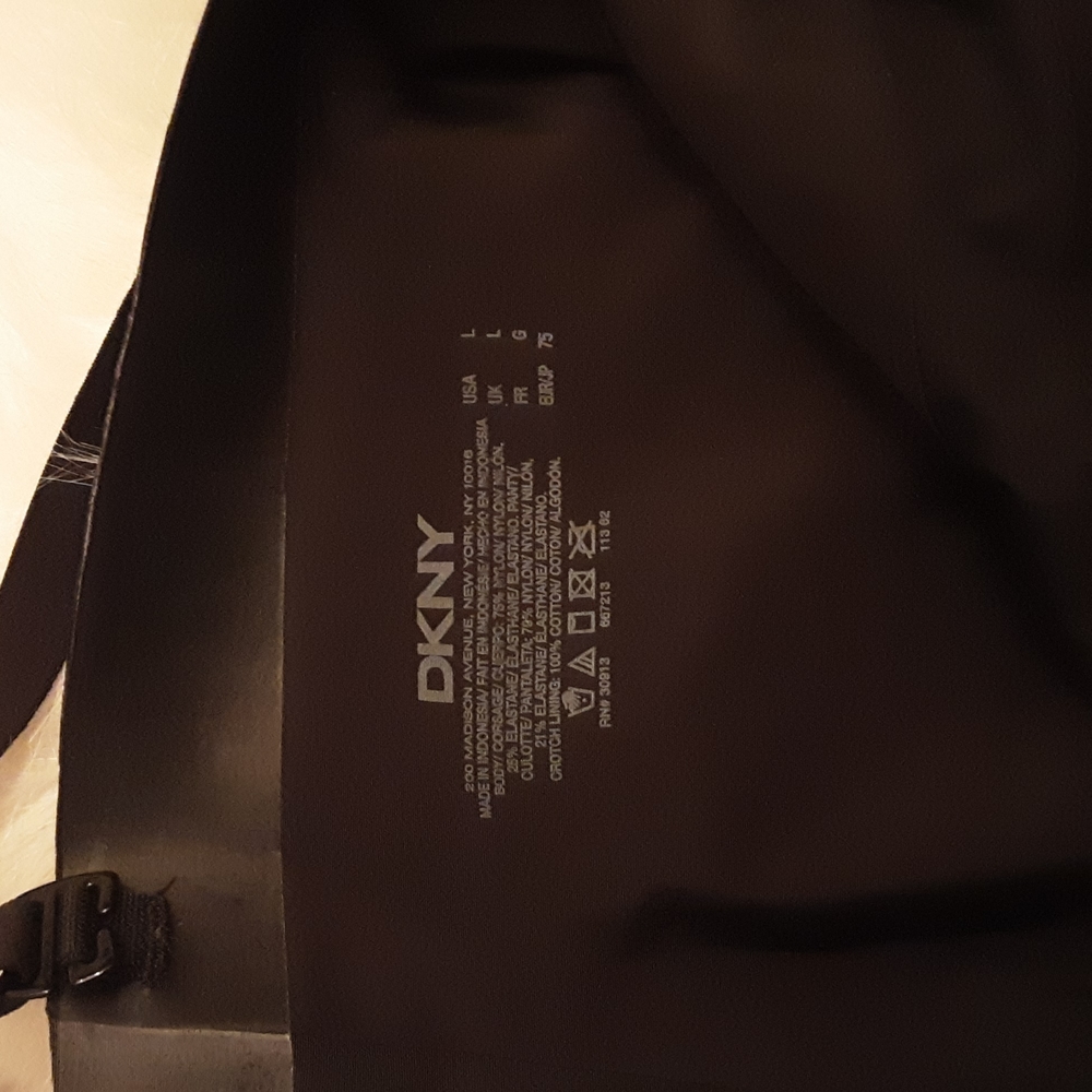 NWT SHAPING HALF SLIP / DKNY - Picture 7 of 7